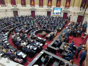 La Cámara de Diputados aprobó tres iniciativas clave para el Gobierno y dejó expuesto el mapa de alianzas, abstenciones y ausencias.