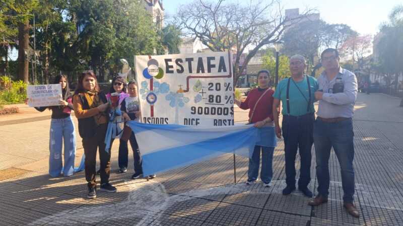 Vecinos de Posadas reclaman a SAMSA por sobrefacturación y denuncian deudas de hasta 4 millones de pesos Vecinos de Posadas reclaman a SAMSA por sobrefacturación y denuncian deudas de hasta 4 millones de pesos