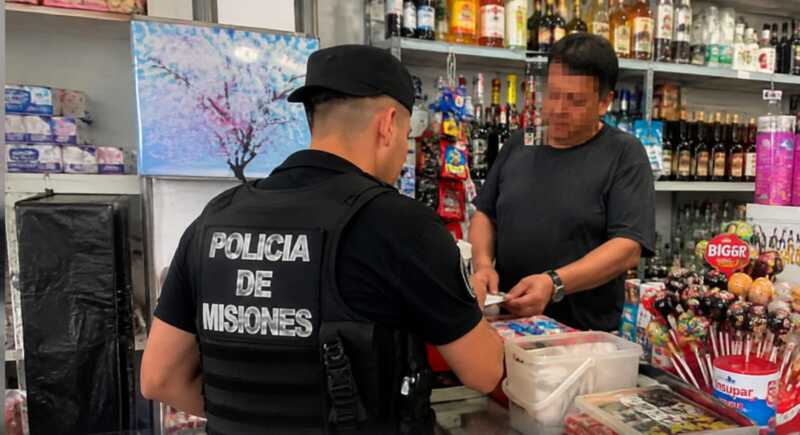 Buscan a un hombre que se hizo pasar por policía para cobrar por protección a una comerciante de Posadas Buscan a un hombre que se hizo pasar por policía para cobrar por protección a una comerciante de Posadas