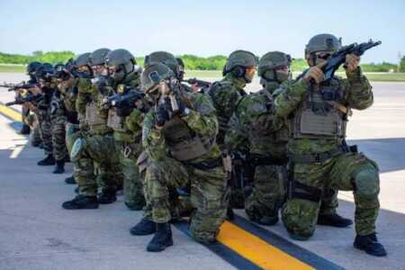 El Gobierno otorgó un bono extraordinario de $50.000 para las Fuerzas Armadas y las fuerzas de seguridad federales El bono extraordinario de $50.000 será abonado junto con los salarios de agosto al personal activo de las fuerzas federales.