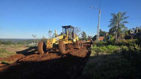 Alem avanza con obras de mejora vial en el barrio Janssen alem