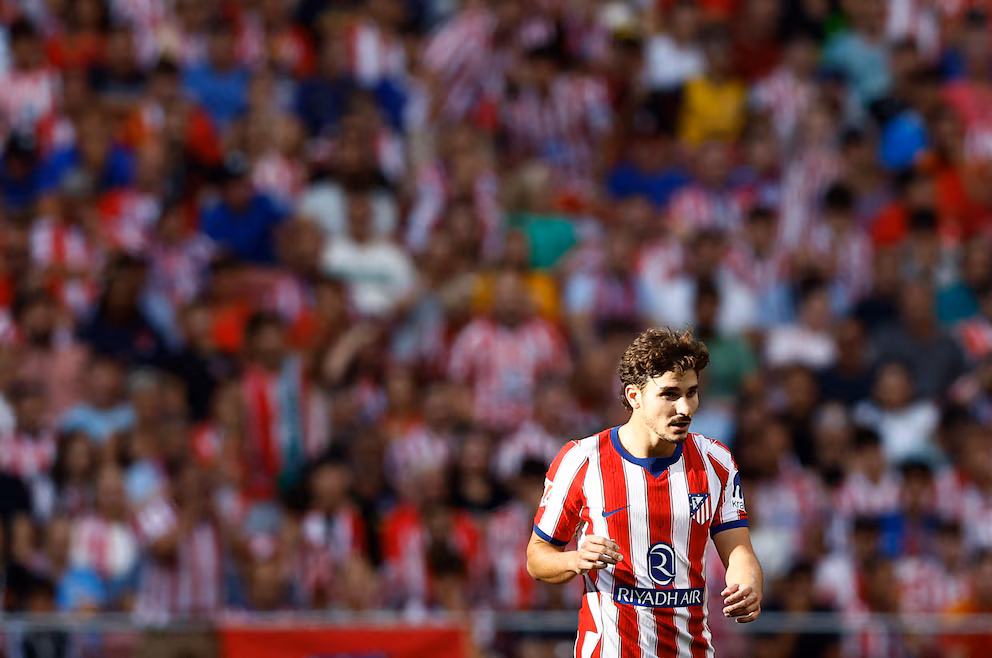 La disputa por Julián Álvarez escaló entre Barcelona y Atlético de Madrid. Laporta insistió por el delantero y el Colchonero respondió con un duro comunicado.