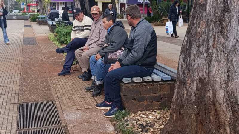 Productores de San Pedro denuncian violencia en el conflicto con Arauco: "Quemaron mi casa" Comunidades indígenas de San Pedro denuncian violencia en el conflicto con Arauco: "Quemaron mi casa y me robaron las herramientas"