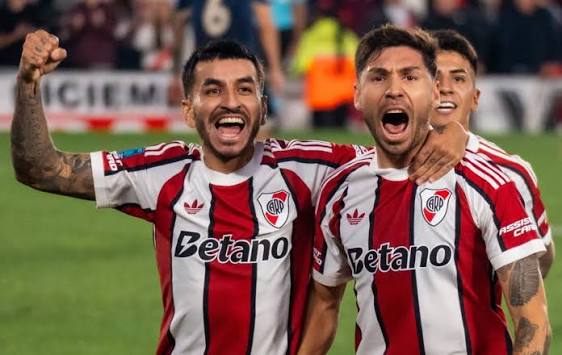Copa Sudamericana: River recibe a Independiente Santa Fe con la obligación de ganar y avanzar River recibe a Independiente Santa Fe por la revancha de los octavos de la Copa Sudamericana. Coudet recupera a Montiel, Acuña y Driussi.