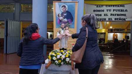 San Cayetano convoca a cientos de fieles posadeños en su día: "Pedimos su intervención ante el desempleo y la pobreza""