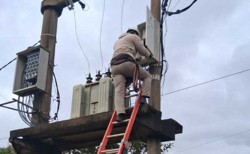 Energía de Misiones inició un operativo de fondo para recuperar el alumbrado público en Ñú Porá