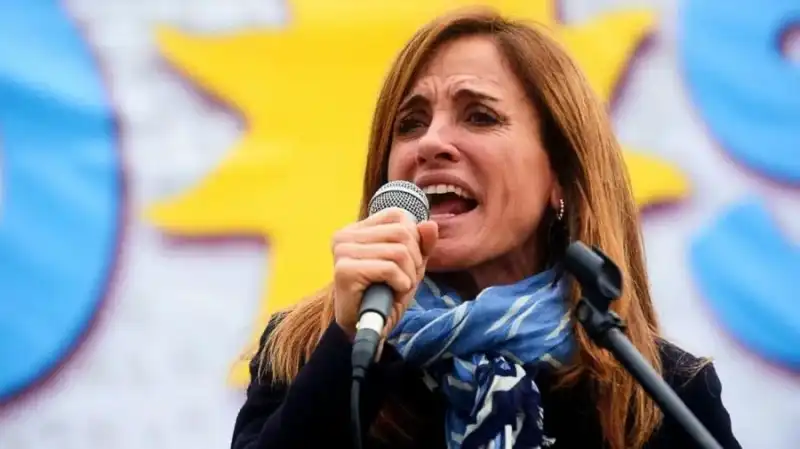 Victoria Tolosa Paz cuestionó el destino de los fondos para las rutas y pidió ampliar a Misiones un amparo colectivo 2 La diputada nacional Victoria Tolosa Paz explicó el alcance del amparo colectivo presentado por el estado de las rutas nacionales.