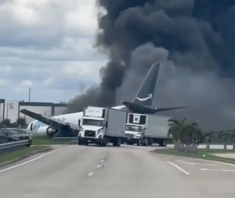 Avión de carga Boeing 767 se estrelló cerca del aeropuerto de Miami Avión