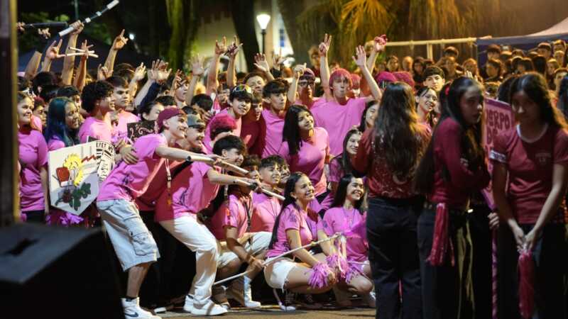 La Toma de la Ciudad abrió la Estudiantina Apostoleña 2026 7 Ciudad