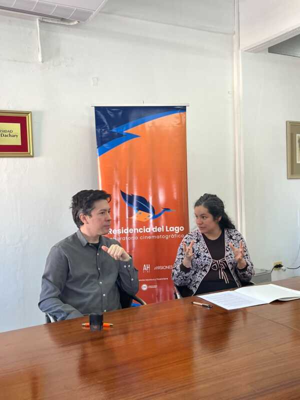 “El fin de todo esto es hacer películas en Misiones”: Sergio Acosta y una apuesta al desarrollo audiovisual 6 Sergio Acosta destacó el convenio con la UGD y Bahía Santa Ana para impulsar la formación de guionistas y nuevos proyectos audiovisuales en Misiones.