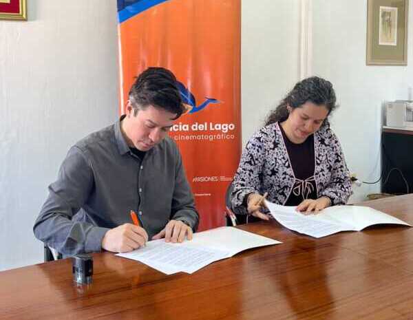 “El fin de todo esto es hacer películas en Misiones”: Sergio Acosta y una apuesta al desarrollo audiovisual 2 Sergio Acosta destacó el convenio con la UGD y Bahía Santa Ana para impulsar la formación de guionistas y nuevos proyectos audiovisuales en Misiones.