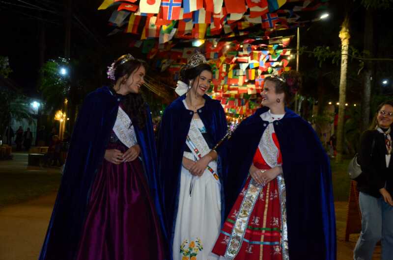 Fiesta Nacional del Inmigrante: hoy Oberá elige a la nueva reina y Melina Zapaya entrega la corona DSC 0152 - 2