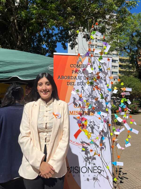 Prevención del suicidio: Una jornada que busca fortalecer vínculos y romper el silencio 1 Misiones desarrolla una jornada de prevención del suicidio bajo el lema “El silencio no protege, los vínculos sí”, con participación del CAIS y organizaciones sociales.