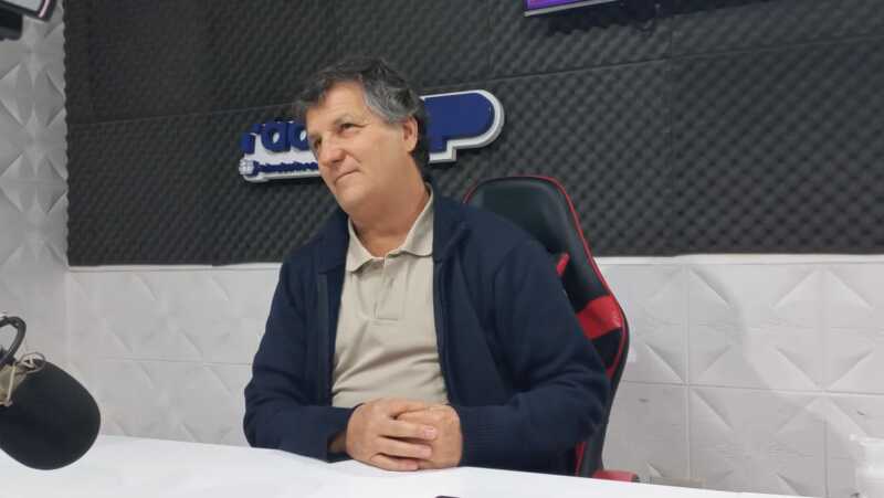 Cazenave: “Démosle protagonismo al maestro y menos protagonismo a los ministros” 3 Eduardo Cazenave analizó la libertad educativa y pidió devolver protagonismo a las escuelas, docentes y comunidades educativas.