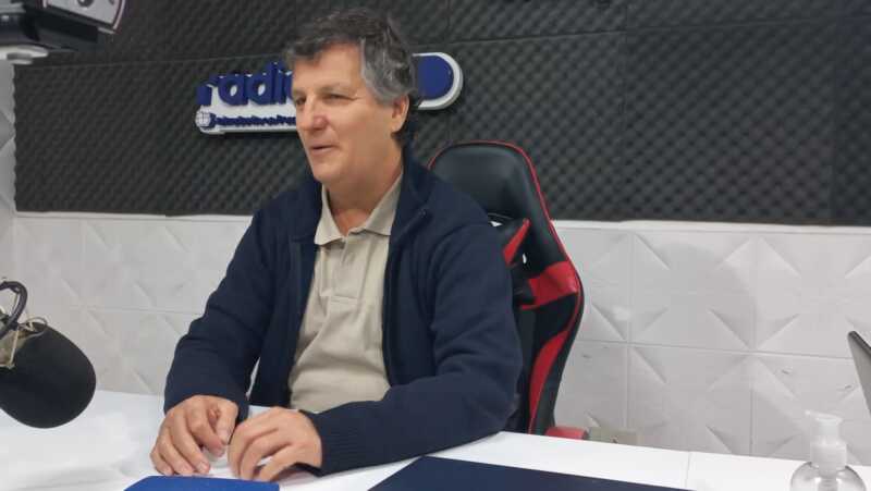 Cazenave: “Démosle protagonismo al maestro y menos protagonismo a los ministros” 7 Eduardo Cazenave analizó la libertad educativa y pidió devolver protagonismo a las escuelas, docentes y comunidades educativas.