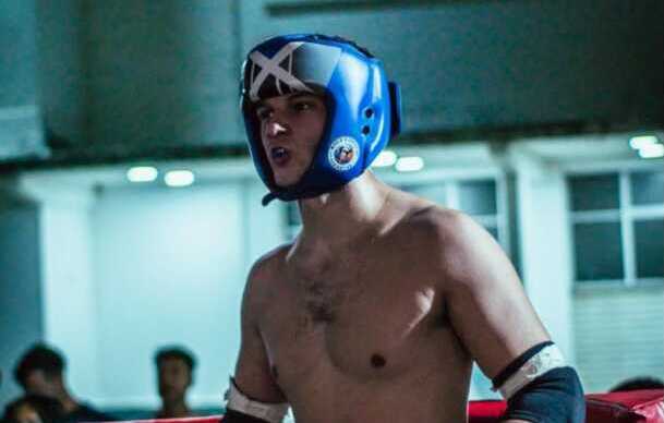 Jeremías Fisch, luchador de Ituzaingó, volvió del Mundial de Muay Thai en Colombia con un tercer puesto y una medalla de oro compartida.