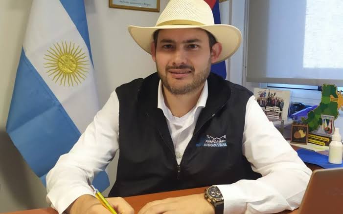 La protesta que prepara el sector yerbatero para recibir a Milei en Iguazú 2 Julio Peterson confirmó una movilización de productores y trabajadores yerbateros para expresar su rechazo a la política de desregulación del sector.