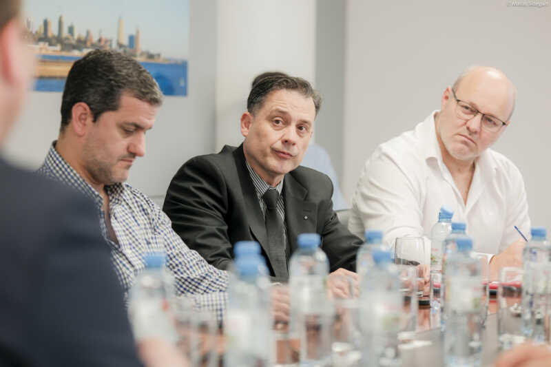 Sebastián Macías explicó los proyectos para fortalecer el deporte misionero con aportes privados 3 Los proyectos impulsados por Sebastián Macías buscan conectar a empresas privadas con clubes y organizaciones que necesitan financiamiento para sus actividades.