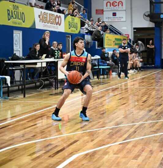 CAPRI derrotó 63-53 a OTC en Oberá y completó la primera fecha del Pre Federal. Djenderedjian fue el goleador del equipo posadeño con 18 puntos.