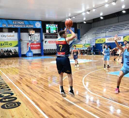 CAPRI derrotó 63-53 a OTC en Oberá y completó la primera fecha del Pre Federal. Djenderedjian fue el goleador del equipo posadeño con 18 puntos.