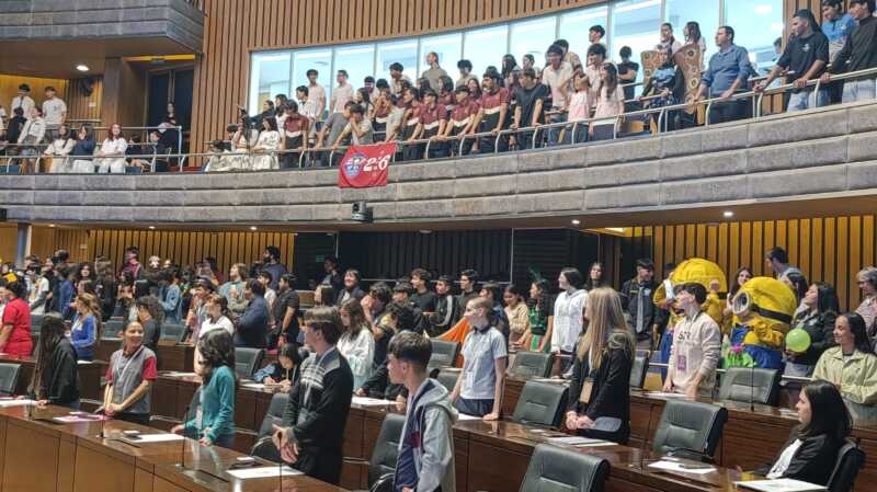 El Parlamento Estudiantil 2026 reúne a jóvenes misioneros en la Legislatura 2 Parlamento
