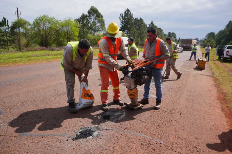 Vialidad de Misiones prueba asfalto en frío para agilizar la reparación de baches 3 Vialidad asfalto