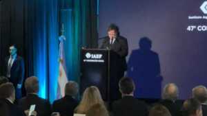 Milei en Puerto Iguazú: fuerte operativo de seguridad, movilizaciones y un discurso centrado en la economía Milei en Iguazú