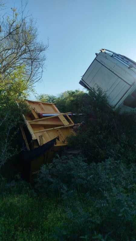 Un camión cayó a un arroyo tras ceder un puente de madera en Apóstoles 2 WhatsApp Image 2026 09 07 at 17.54.08 - 1