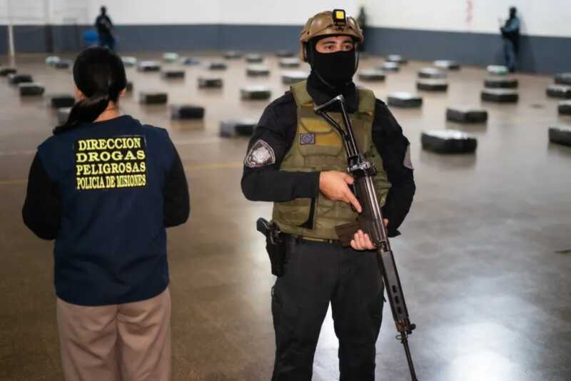 En lo que va del 2026, la Policía de Misiones incautó 14 toneladas de marihuana y desarticuló 300 puntos de narcomenudeo 9 WhatsApp Image 2026 09 08 at 17.50.45 2 - 8