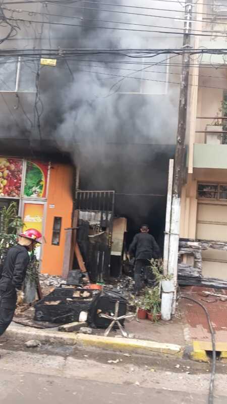 Incendio en un depósito de Posadas: las llamas destruyeron el inmueble y no hubo heridos 3 Incendio sin heridos en Posadas