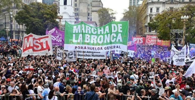 Aníbal “Tato” Zaretzki, sobre la marcha contra Milei: “No fue la marcha del odio, fue de la bronca” 4 WhatsApp Image 2026 09 21 at 17.53.26 1 - 3