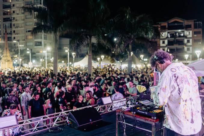 Con 50 emprendedores y shows en vivo, Brilla Sarita vuelve al Parque Paraguayo el 3 de octubre 5 brilla saritaa - 4