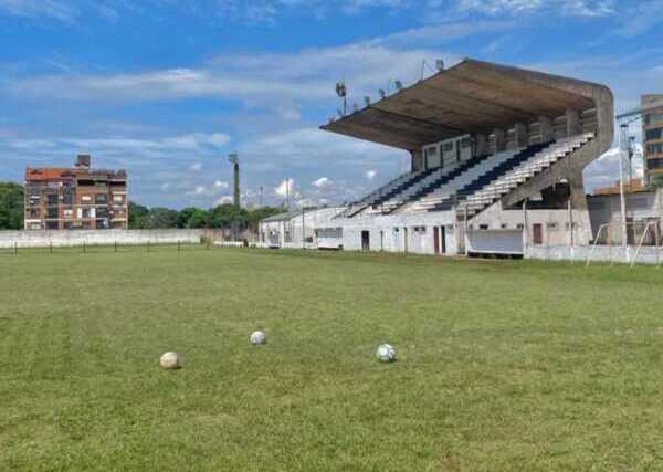 Atlético Posadas cumple 114 años: la historia del “Decano” del fútbol posadeño 5 Atlético Posadas cumple 114 años y repasa una historia marcada por sus orígenes, sus grandes figuras, sus títulos y su identidad.