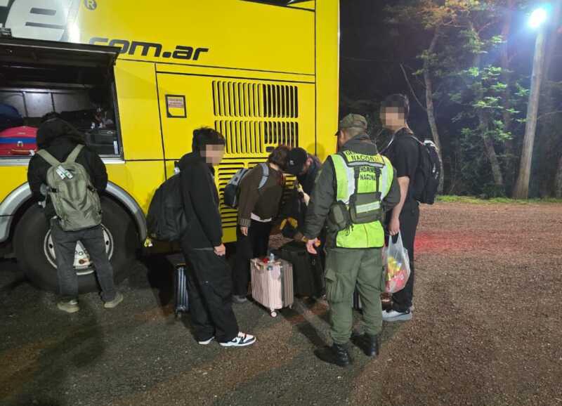 Detectaron a cinco ciudadanos chinos con ingreso irregular a bordo de un colectivo que salió de Puerto Iguazú ciudadanos migratorias - 3