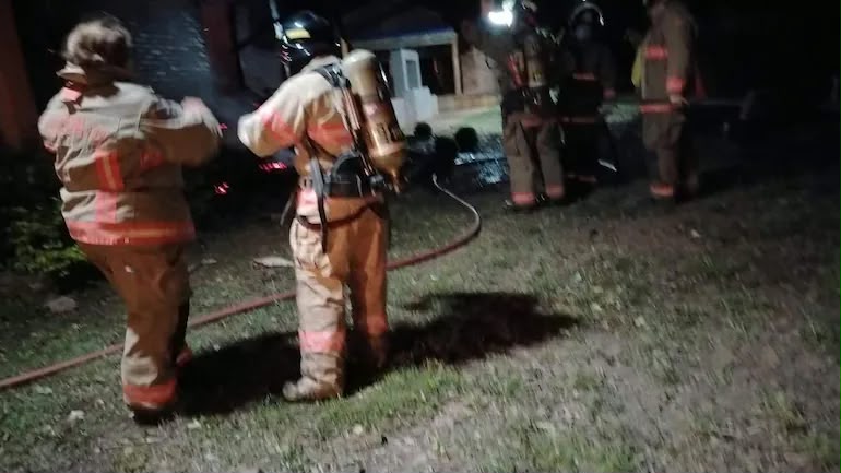 Incendio destruyó una cabaña de la quinta del intendente de Encarnación y apuntan a una falla eléctrica 2 encarnacion1 - 1