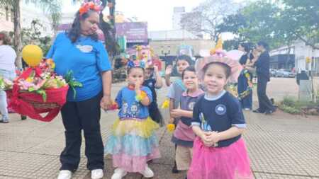 Espacios de primera infancia regalaron flores amarillas para celebrar el inicio de la primavera en Posadas Espacios de primera infancia regalaron flores amarillas para celebrar el inicio de la primavera en Posadas