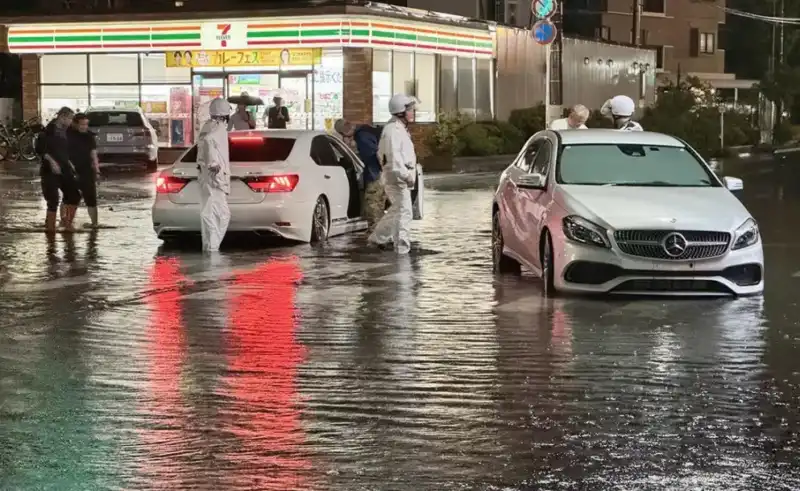Alerta máxima en Japón por lluvias torrenciales: inundaciones, deslizamientos y evacuaciones 6 japon - 5