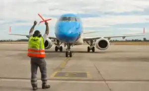 ATE realizará un paro durante dos días en cerca de 30 aeropuertos argentinos. Habrá protestas de 9 a 12 y de 18 a 21, con posibles demoras y cancelaciones.