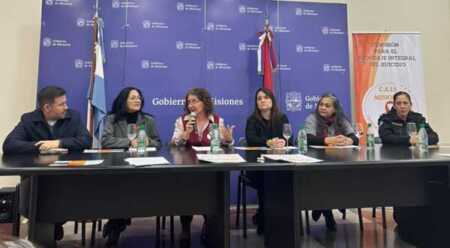 “Los hombres piden menos ayuda”: el desafío de Misiones para prevenir el suicidio Natalia Falcone destacó la importancia de fortalecer las estrategias de prevención del suicidio y facilitar el acceso a la ayuda en Misiones.