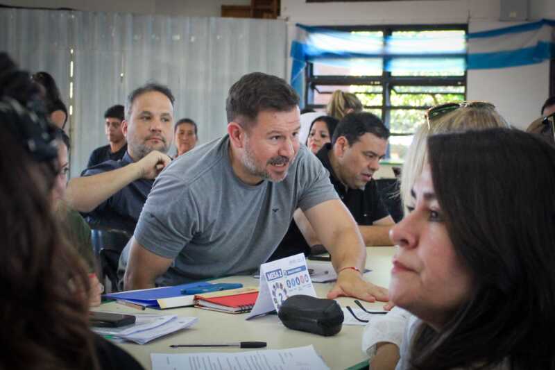 El Gabinete en los Barrios llegó a Itaembé Miní para atender los reclamos de los vecinos 4 2 1 - 3