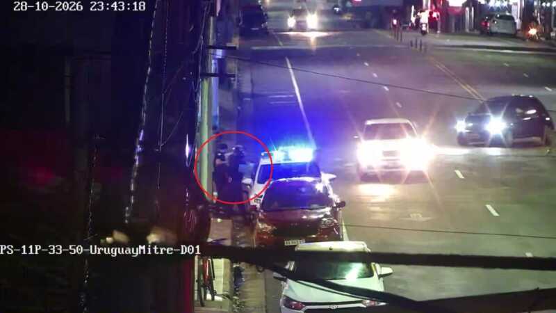 Detuvieron a cuatro cobracoches en Posadas e investigan posibles vínculos con robos La Policía detuvo a cuatro hombres en Posadas por disturbios y pedidos agresivos de dinero. Investigan posibles vínculos con robos de cascos y viviendas.