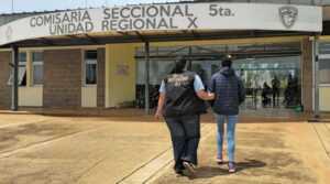 Una mujer fue detenida en Garupá acusada de golpear a su pareja con una tetera y un trozo de madera El procedimiento se realizó este martes por la mañana en Garupá, luego de una denuncia por una presunta agresión ocurrida el 23 de octubre.