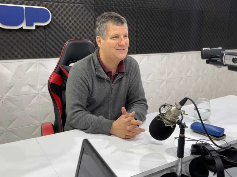 Adrián Núñez denunció persecusión política contra un docente y apuntó contra el titular del SPEPM 1 Eduardo Cazenave, filósofo y educador, reflexionó en Radio Up sobre el lugar del error en la educación y la necesidad de transformar las formas de enseñar y evaluar.