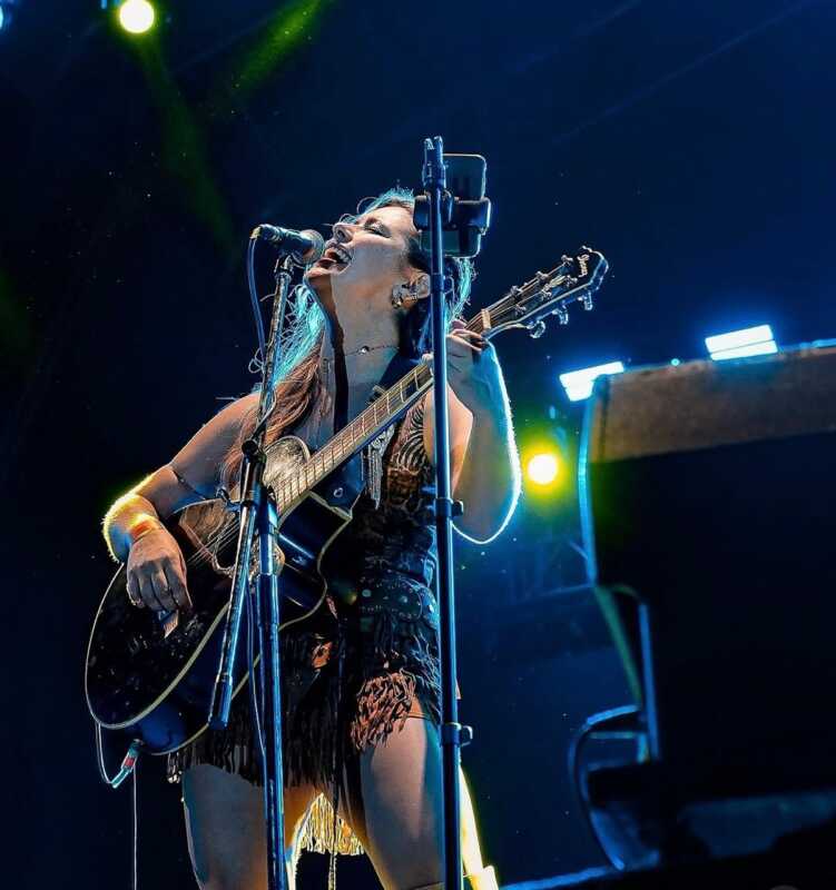 Evanna Sanz y una propuesta musical marcada por la identidad fronteriza de Misiones 4 La artista explicó cómo la cultura brasileña y la música que escuchaba desde niña marcaron su identidad musical.