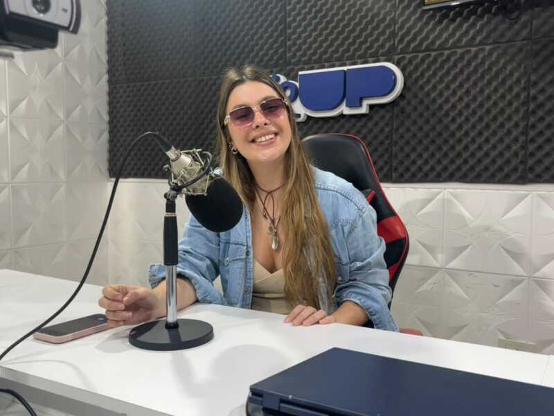 Evanna Sanz y una propuesta musical marcada por la identidad fronteriza de Misiones 1 Evanna Sanz visitó los estudios de Radio Up y compartió su recorrido artístico, sus influencias musicales y los proyectos que prepara.