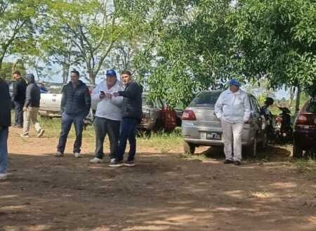 Los trabajadores del frigorífico El Porvenir de Apóstoles esperan respuestas tras aproximadamente un mes sin actividad.