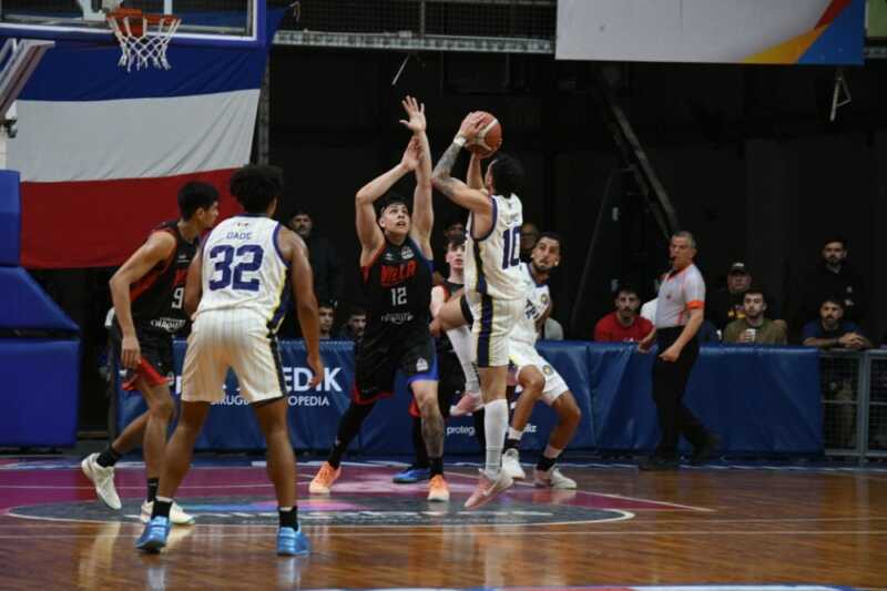 Mitre venció 82-80 a Villa San Martín en Resistencia y consiguió su primer triunfo en la Liga Argentina de básquet, con una canasta decisiva de Matthew Dade.