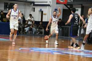 Mitre logró su primer triunfo en la Liga Argentina con un cierre dramático Mitre venció 82-80 a Villa San Martín en Resistencia y consiguió su primer triunfo en la Liga Argentina de básquet, con un doble decisivo de Dade.