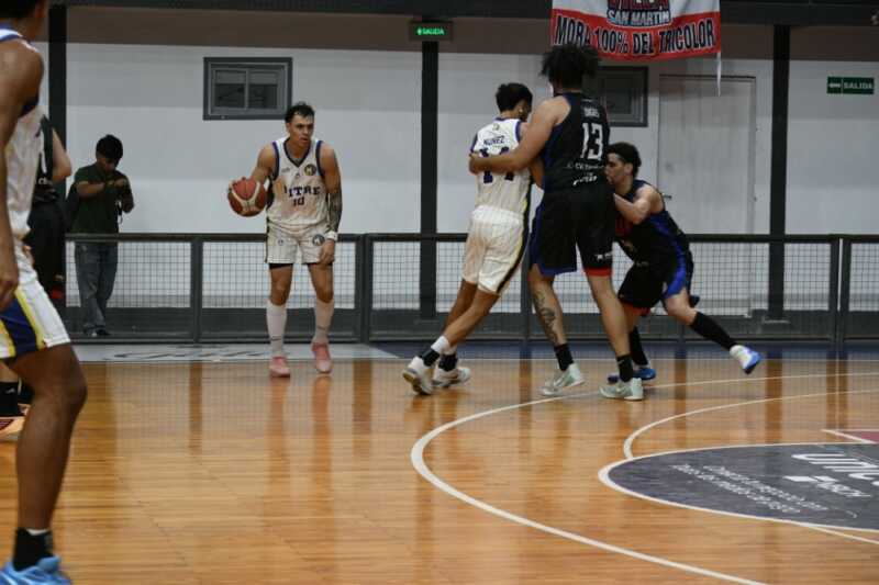 Mitre venció 82-80 a Villa San Martín en Resistencia y consiguió su primer triunfo en la Liga Argentina de básquet, con una canasta decisiva de Matthew Dade.
