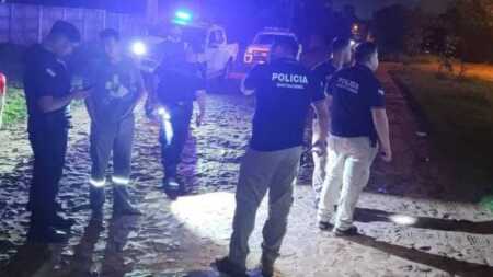 Ataque a balazos en Paraguay: investigan a dos presuntos motochorros Un joven de 21 años fue baleado por dos presuntos motochorros en San Antonio, Paraguay. Recibió tres disparos y permanece internado en estado delicado.
